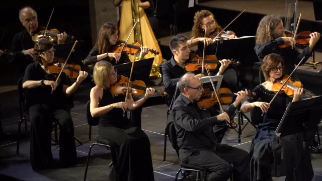 🎶✨ Torna la màgia del Festival Bellver.
L'Orquestra Simfònica illes Balears et convida a viure una experiència única. Música clàssica a l'aire lliure, nits inoblidables i un entorn incomparable com el Castell de Bellver. Aquest estiu, deixa't emocionar per la força de la música en directe sota les estrelles. No t'ho perdis. Viu el Festival Bellver 2025.
🎟️ Entrades i més informació: www.simfonicadebalears.com.
.
.
🎶✨ Vuelve la magia del Festival Bellver.
La Orquesta Sinfónica Islas Baleares te invita a vivir una experiencia única. Música clásica al aire libre, noches inolvidables y un entorno incomparable como el Castillo de Bellver. Este verano, déjate emocionar por la fuerza de la música en directo bajo las estrellas. No te lo pierdas. Vive el Festival Bellver 2025.
🎟️ Entradas y más información: www.simfonicadebalears.com.
.
.
#festivalbellver  #OSIB #músicaclásica  #castelldebellver #palmademallorca #culturamallorca
