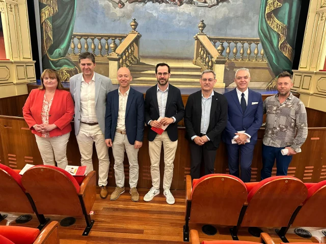 🎶 Avui el Teatre Principal de Maó ha presentat en roda de premsa l'òpera Aida que s'oferirà els dies 30 de maig i 1 de juny. A la presentació ha assistit el conseller de Turisme, Cultura i Esports Jaume Bauzà i la gerent de la Simfònica Cristina Martínez.
.
.
🎶 Hoy el Teatro Principal de Mahón ha presentado en rueda de prensa la ópera Aida que se ofrecerá los días 30 de mayo y 1 de junio. A la presentación ha asistido el conseller de Turismo, Cultura y Deportes Jaume Bauzà y la gerente de la Sinfónica Cristina Martínez.